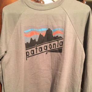 Boys Patagonia lightweight sweatshirt